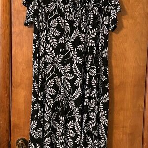 Chic Black and White Leaf Pattern Maxi Dress